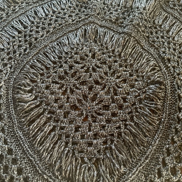 Silver crocheted top ladies size L . GREAT PEICE TO WEAR BRAND NEW - Picture 2 of 10